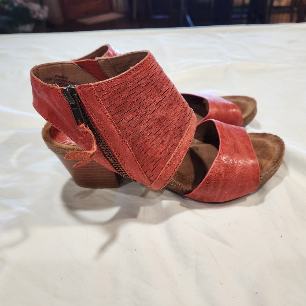 Sofft Milan Ankle Cuff Rustic Red Sandal size 7.5 - Picture 2 of 4
